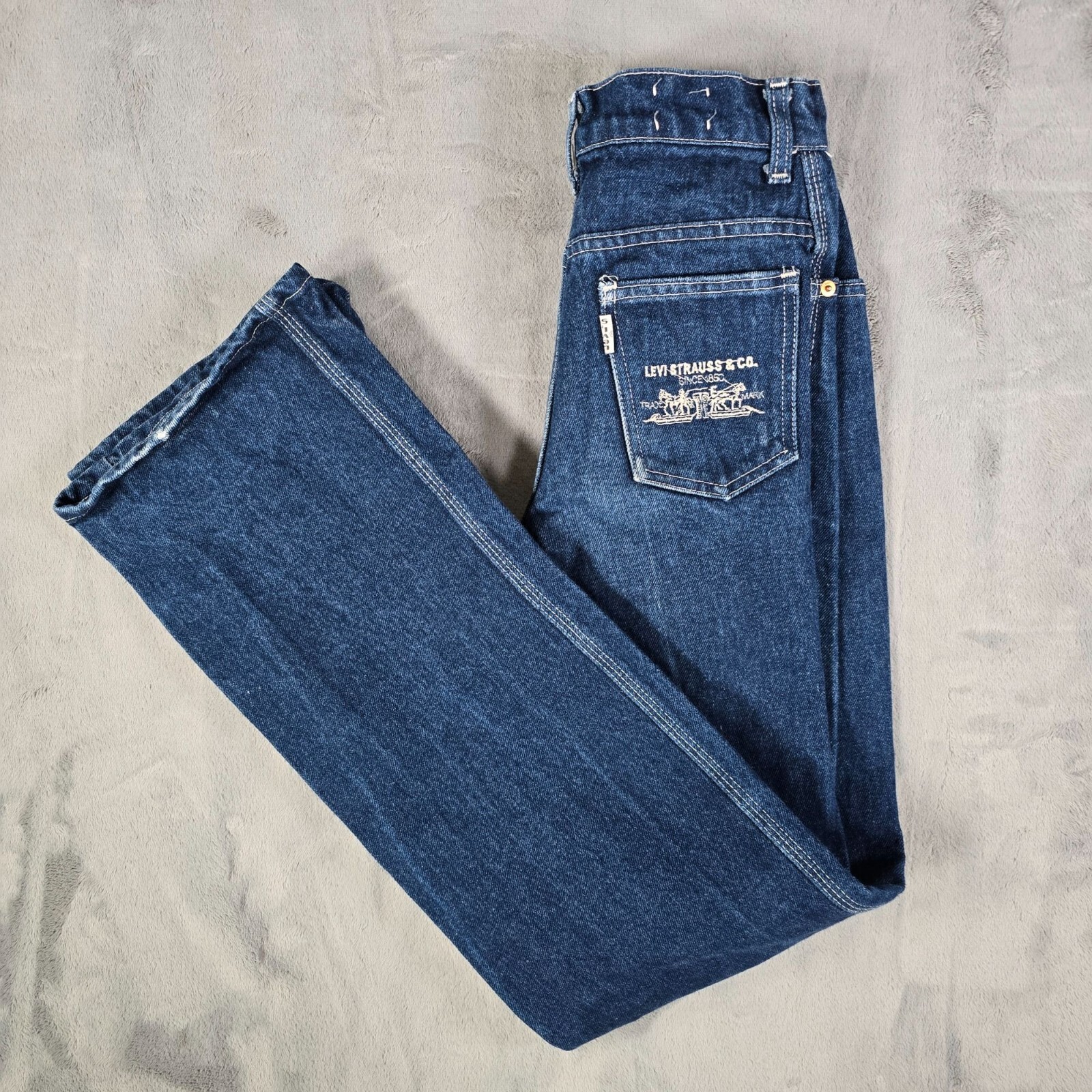 Vintage 1980’s Made in Greece Levi’s Womens White Tab Blue Jeans (25×32)