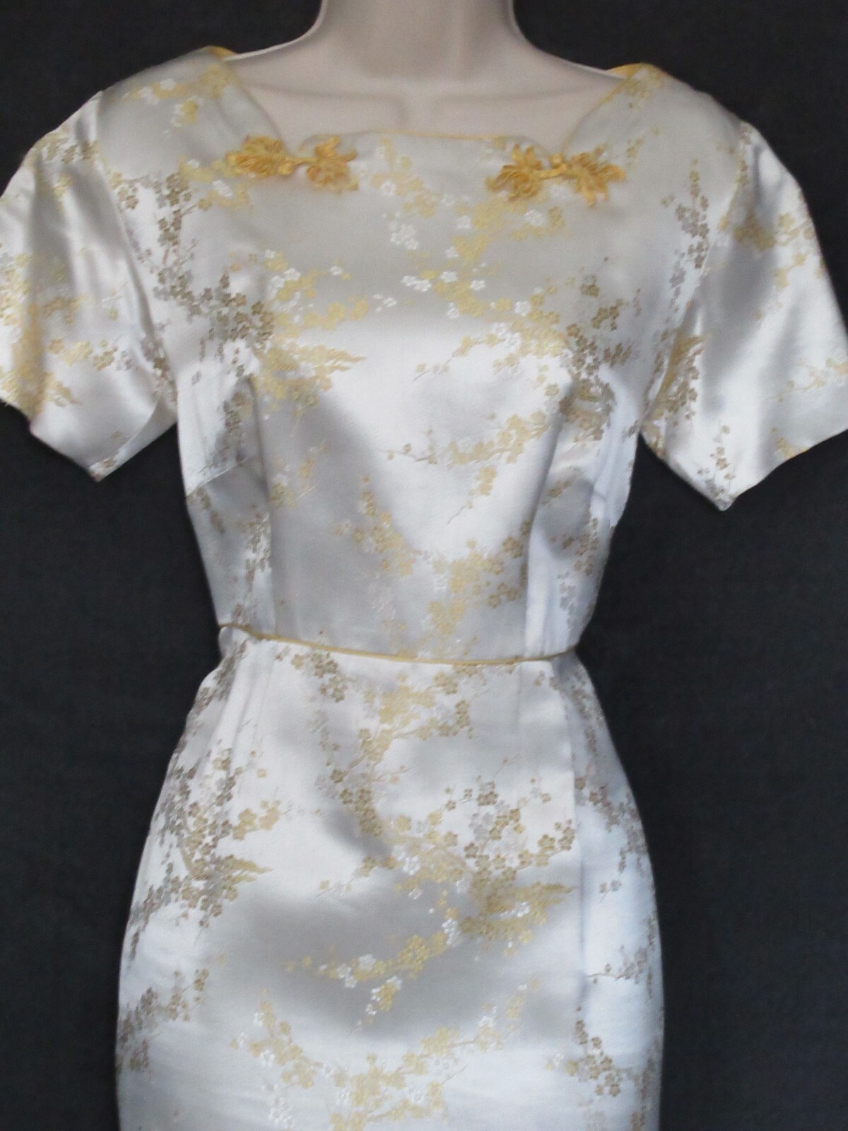 50’s Vintage Asian White Gold Cherry Blossom Embroidery Toggles Formal Dress M