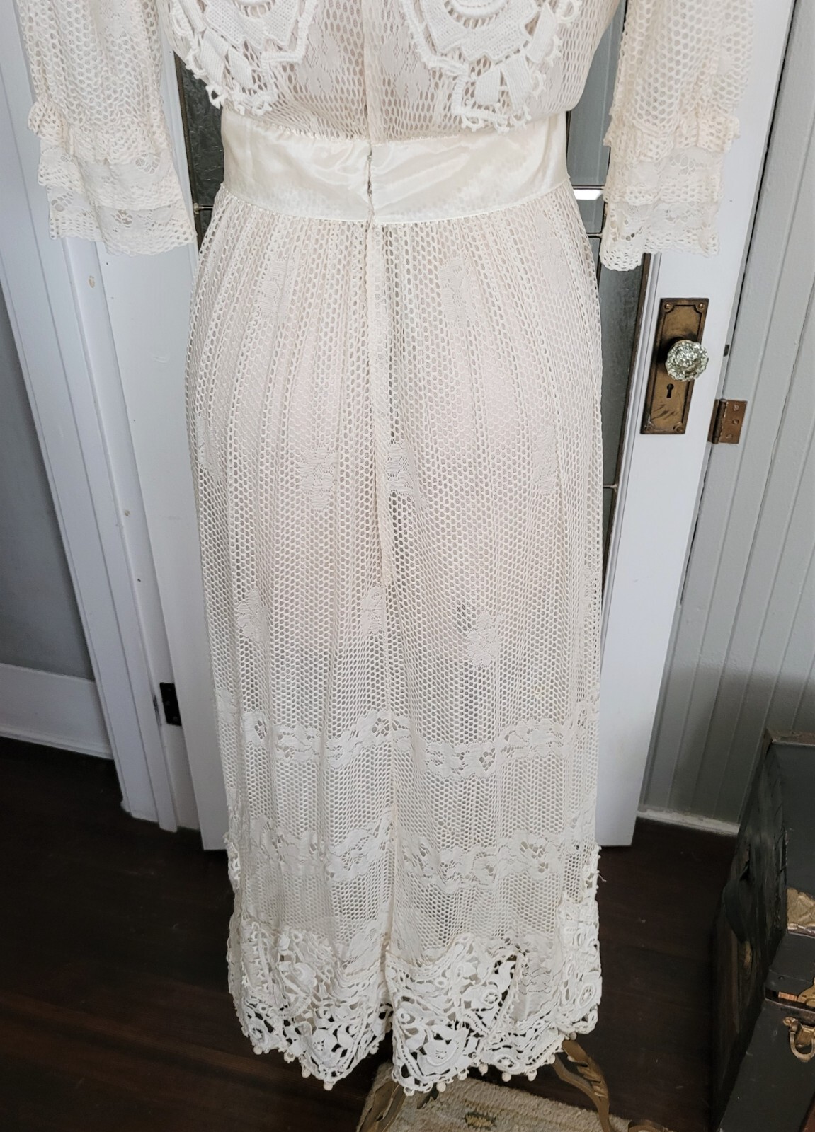 ANTIQUE EDWARDIAN IVORY WOVEN MESH NET DRESS ORNATE IRISH CROCHET WORK BOBINET