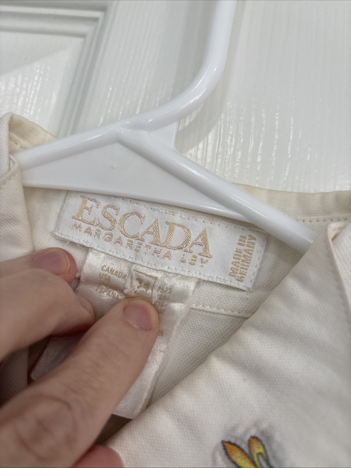 VTG ESCADA Margaetha Ley fleur-de-lis Embroidered Gold Button Blouse 34 Germany