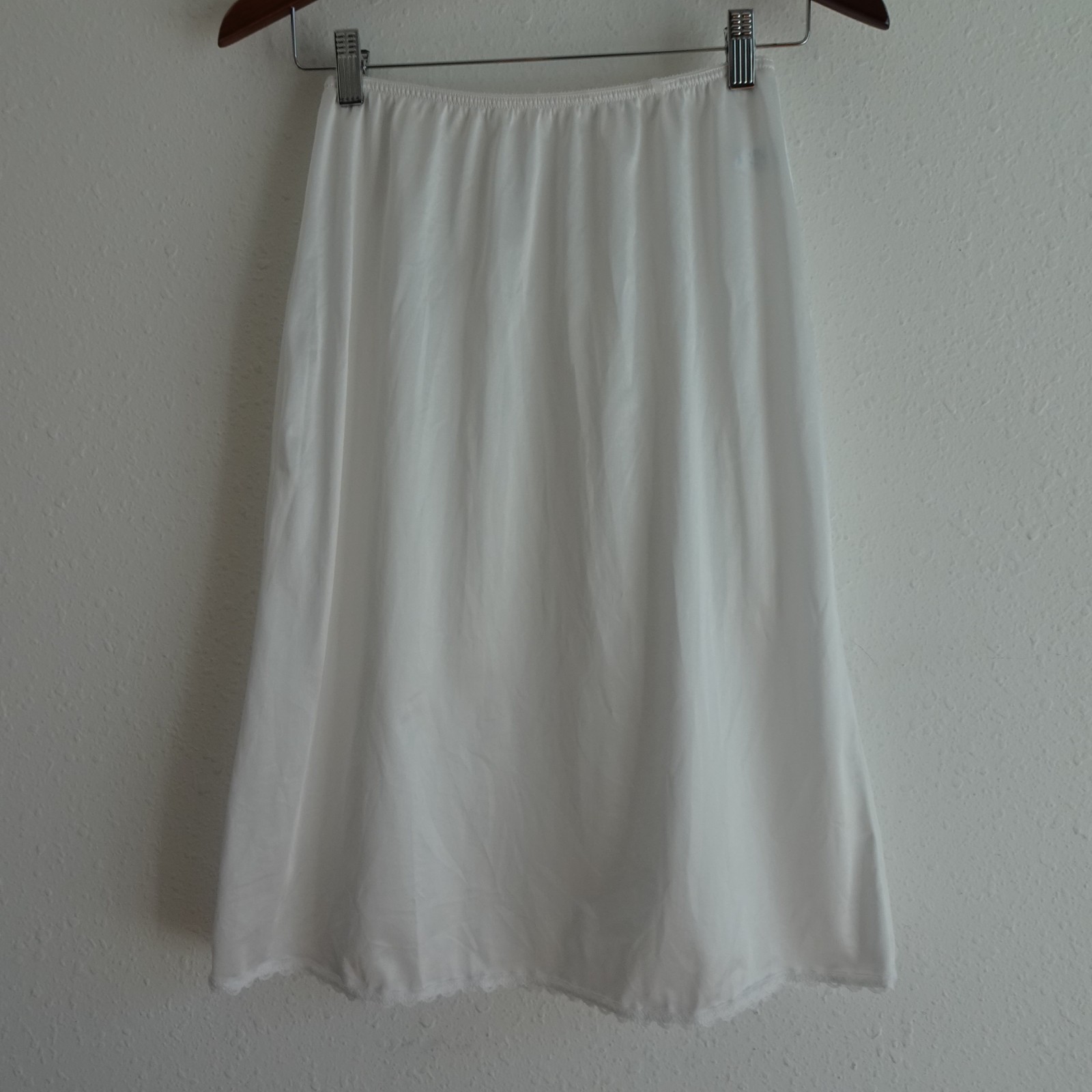 WARNER’S Half Slip Under Skirt White Size M Nylon Lace Trim Y2K Modest 25″ Long