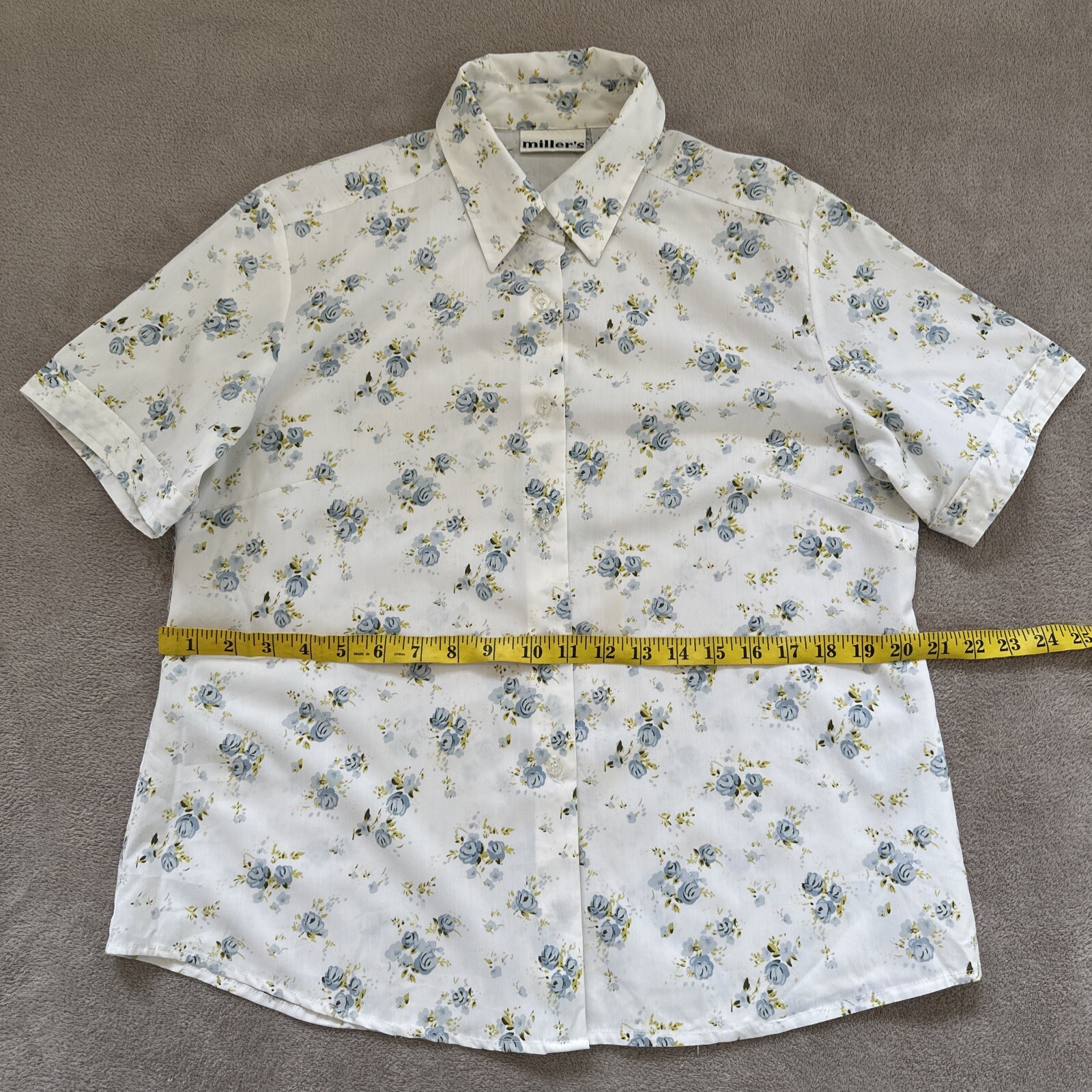 Vintage Miller’s Top Blouse Size 12 White Blue Roses Button Up Short Sleeve