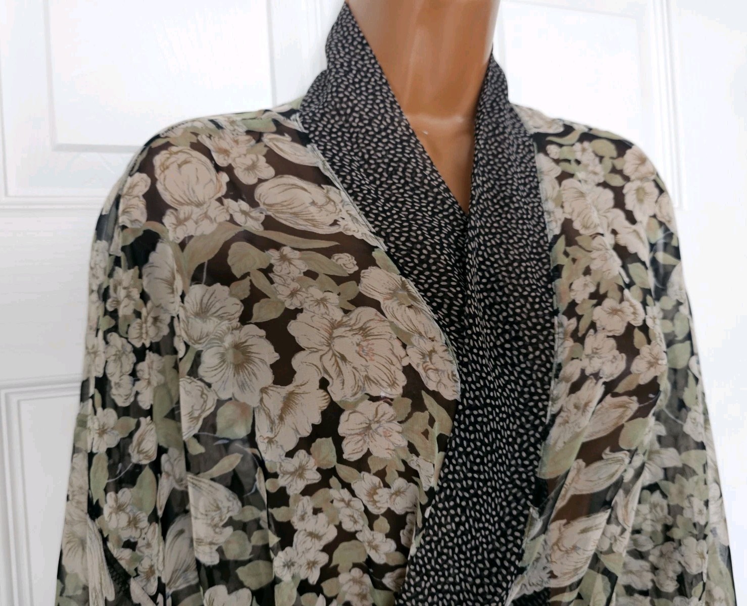 Vintage The Jessica Lynn Collection Floral Chiffon Oversized Robe. Size M
