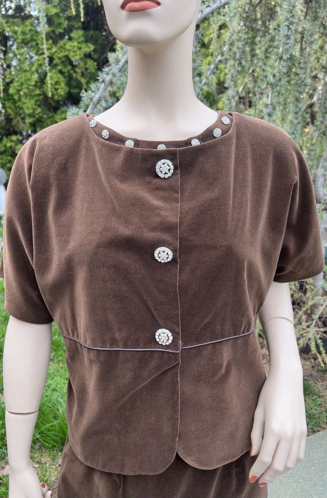 VINTAGE 1960’s BROWN VELVET DRESS & JACKET SET SUIT