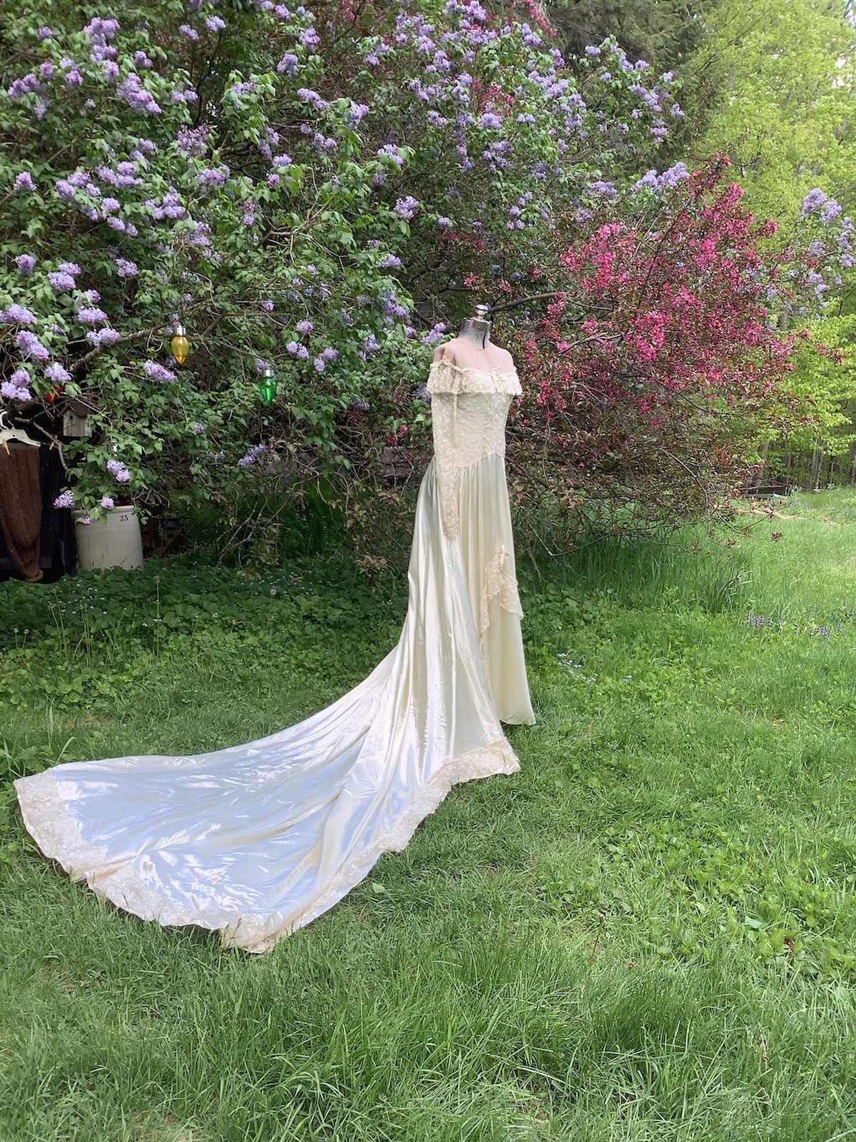 Vintage Early 1930’s Lily Of Valley Satin Roses Lace Jewel Wedding Gown 34-28-52