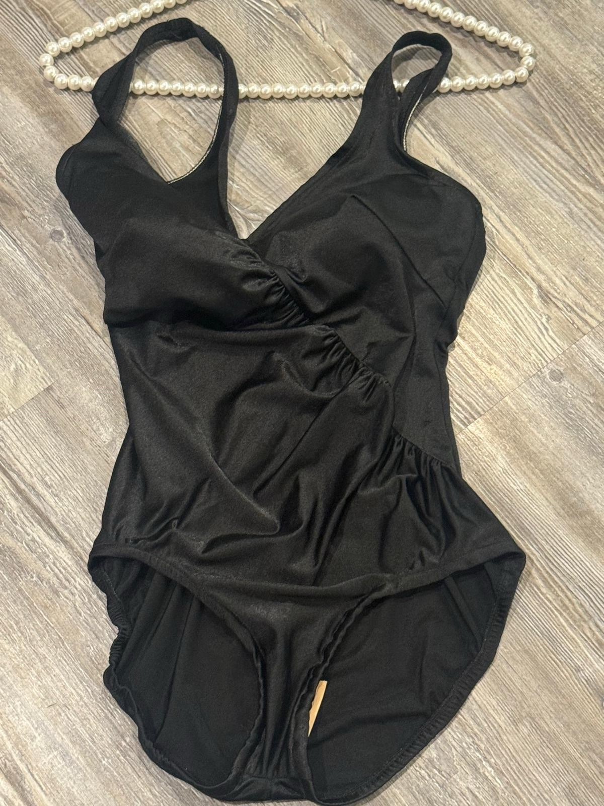 VTG Rose Marie Reid Women’s Solid Black Diagonal Ruched Padded 1 Pc Swimsuit L