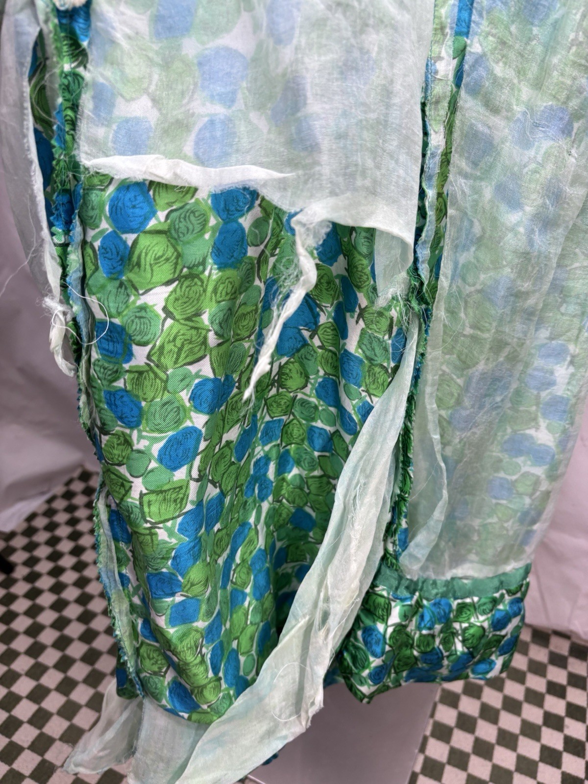 Vtg 60s Wiggle Dress Sheath Green Geomentric Print MCM Retro Garden party M FLAW