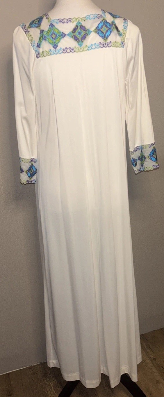 60’s GOSSARD Loungewear ARTEMIS Ivory Embroidered Robe & Nightgown Small