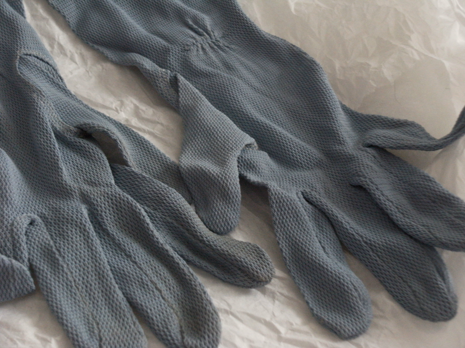 VINTAGE FORMAL GLOVES OF DISTINCTION LIGHT BLUE 9INCH SZ 6.5 RAYON MADE IN USA