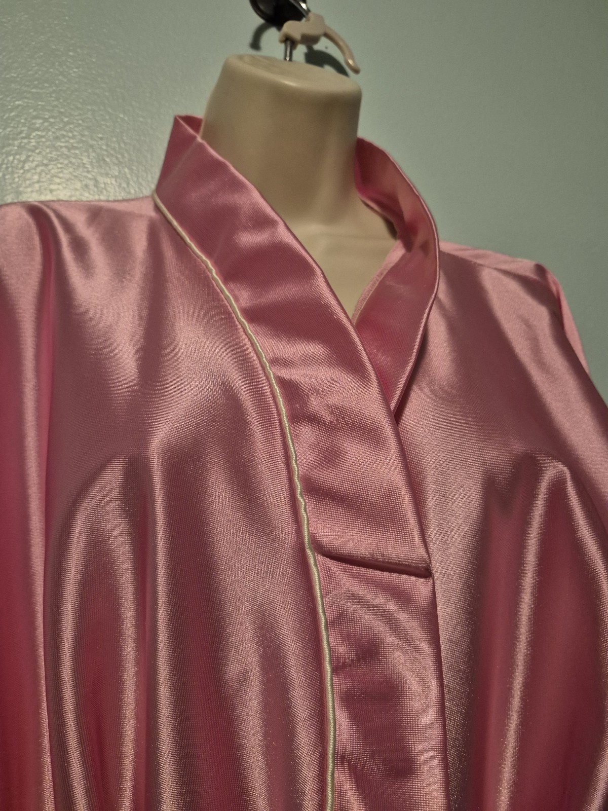 Vintage Heather Pink White Piping Short Satin Robe Pink Ladies
