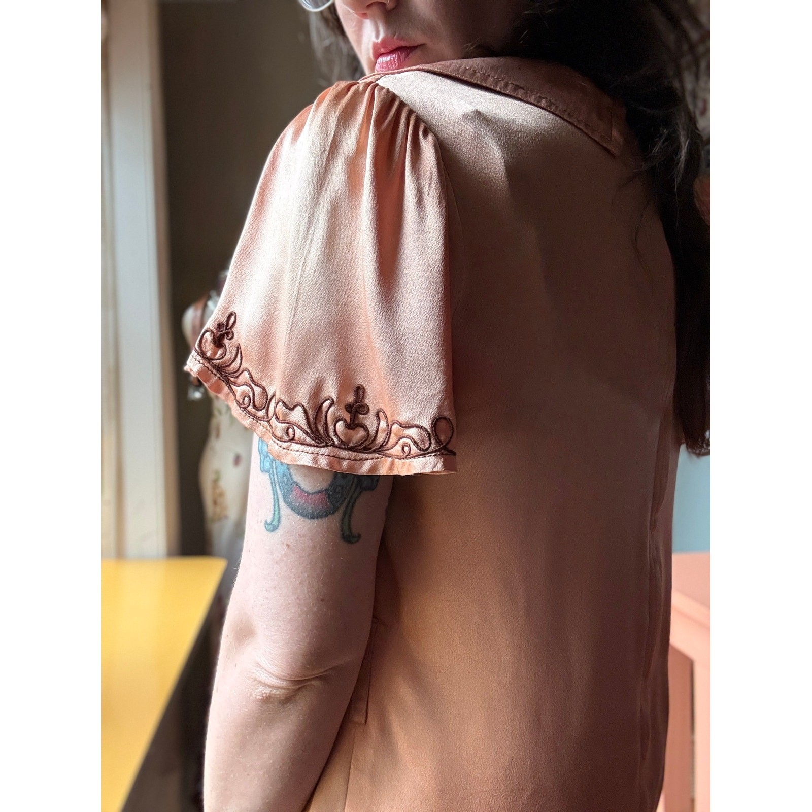 Vintage 70s Apricot Embroidered Top | Dagger Collar Flutter Sleeve | M