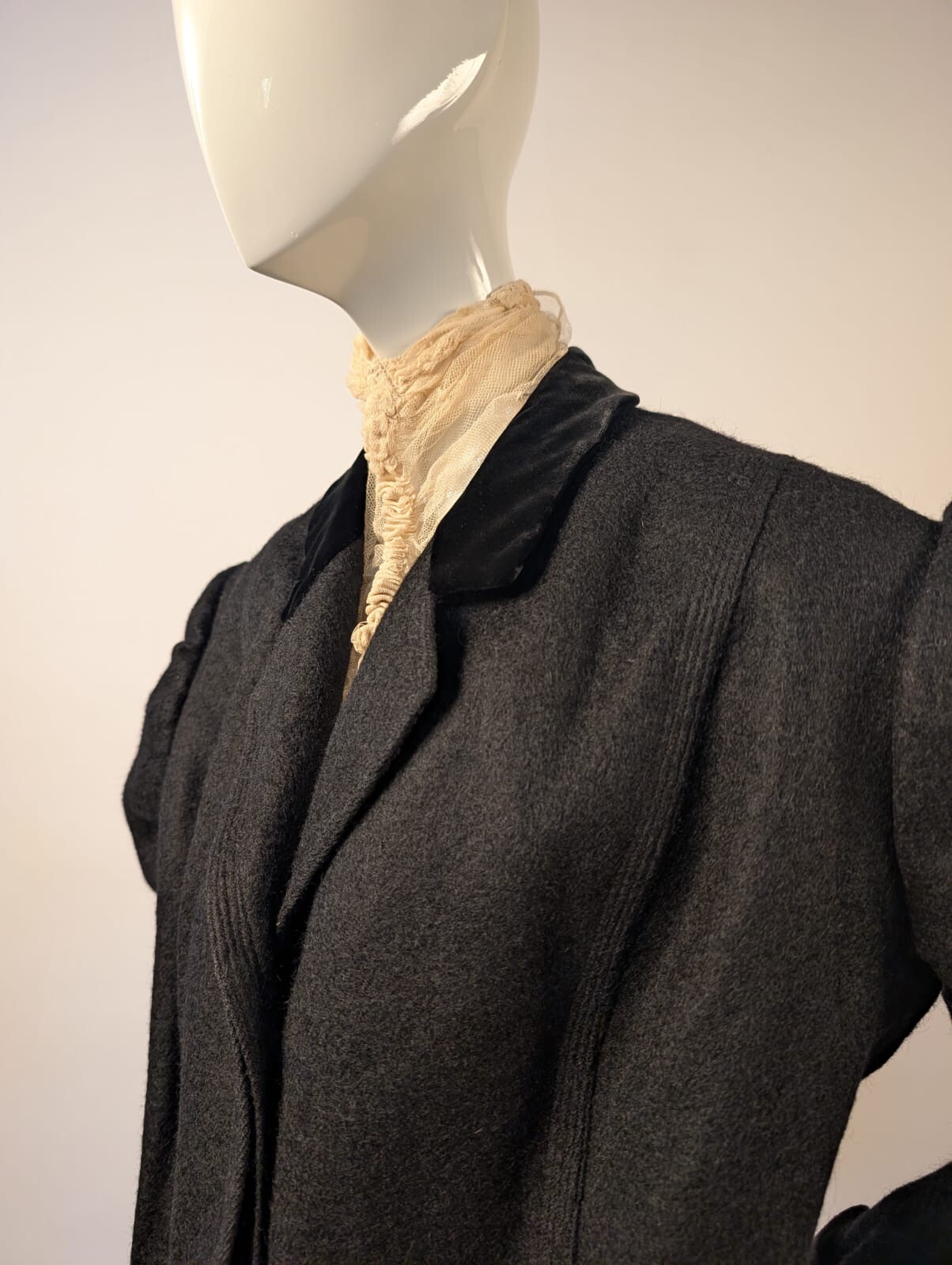 VICTORIAN 1890’S BUSTLE BACK JACKET W PUFF SLEEVES + VELVET COLLAR