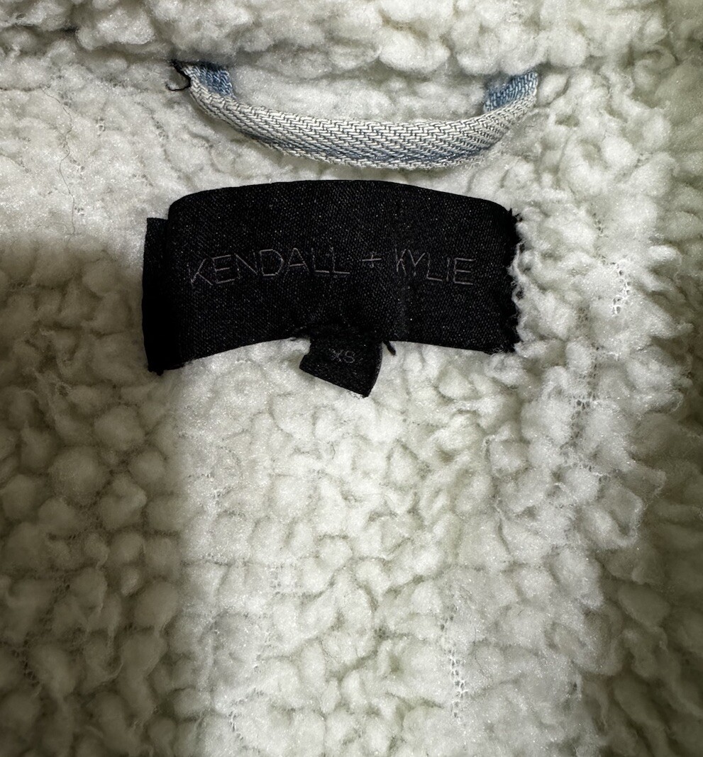 KENDALL + KYLIE Embroidered Pile-trim Trucker Jacket In Vintage Blue