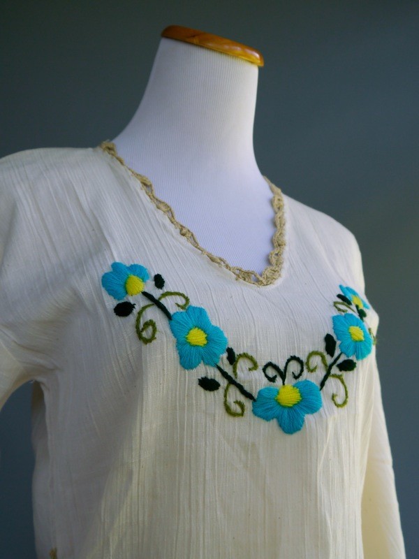 VTG 70s Mexican Cotton Gauze Top Floral Embroidery Yarn Crochet Trim NOS New S