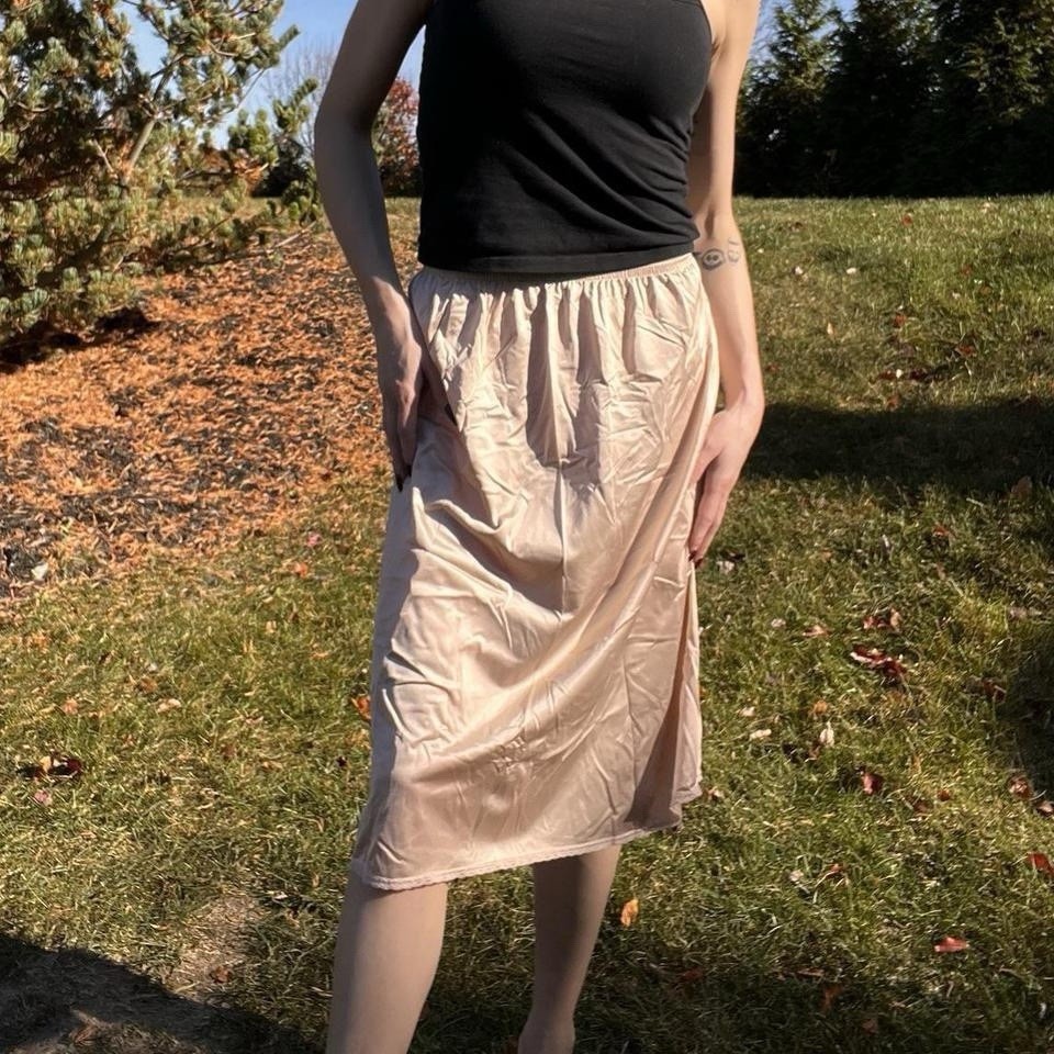 Vintage Vanity Fair Midi Slip Skirt Nude Champagne Lace Trim 90s Minimalist S