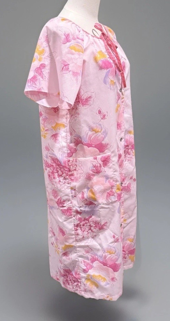 Artisitc Fantasy VTG Granny Core Short Sleeve Snap Button Nightgown Housecoat M