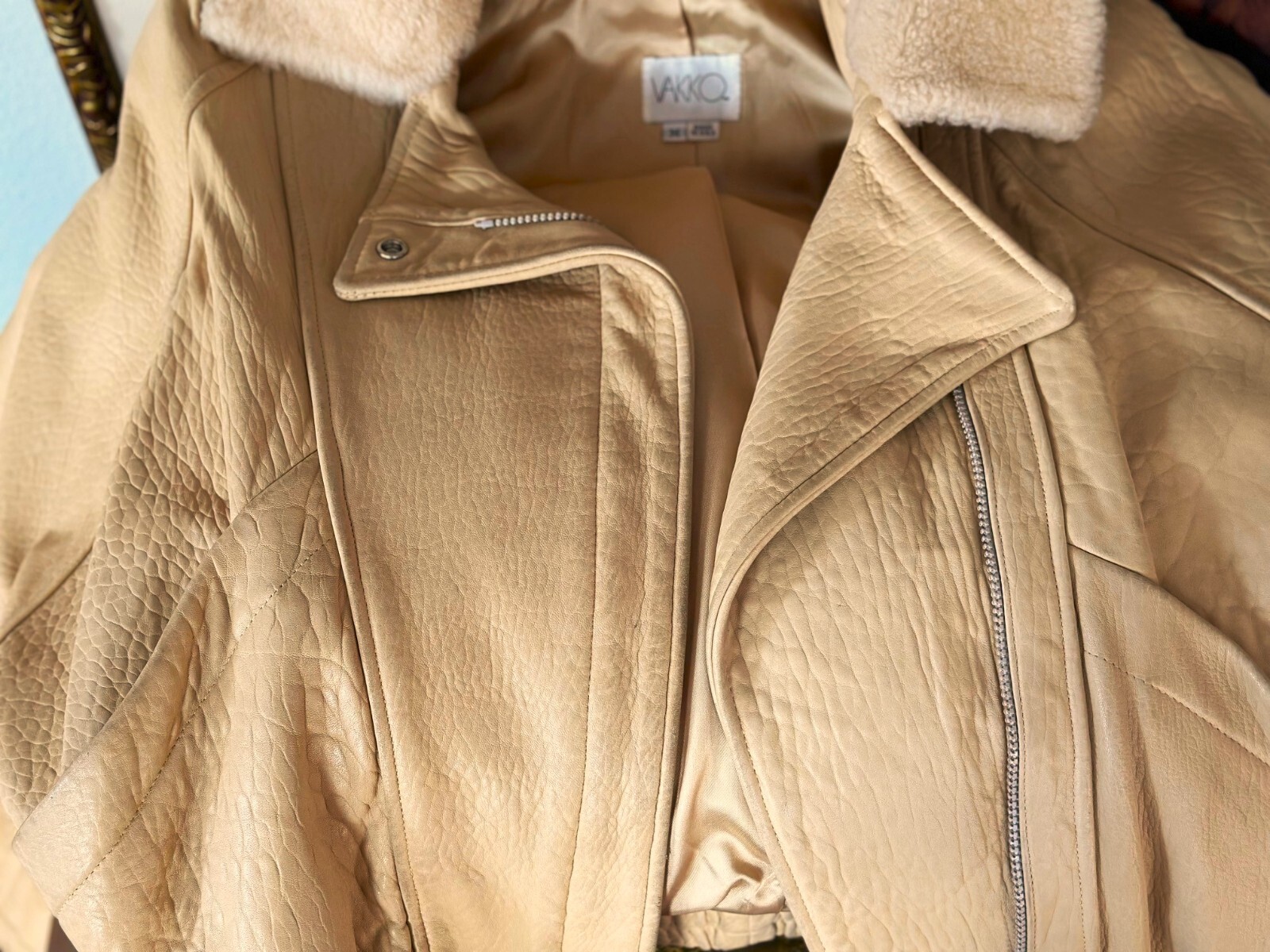 VINTAGE SUPER COOL VAKKO CREAM LAMBSKIN JACKET WITH SHEARLING COLLAR, SIZE M