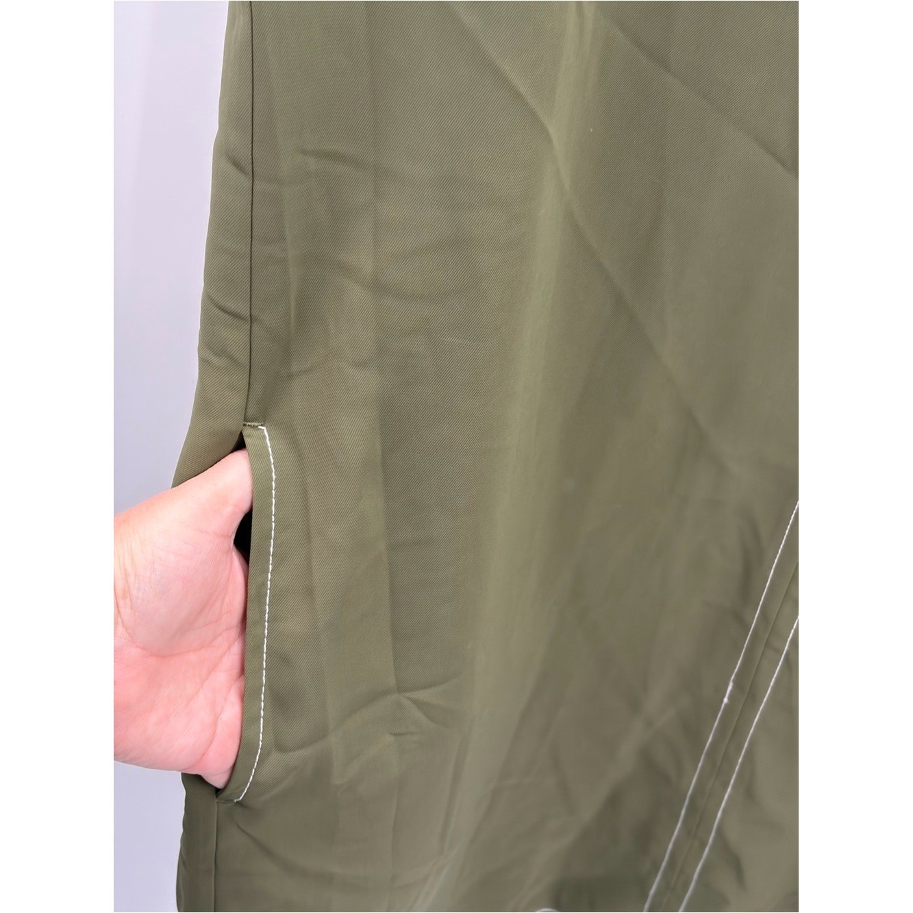 NWT Max Studio London Army Green Contrast Stitch V-Neck Top Size M