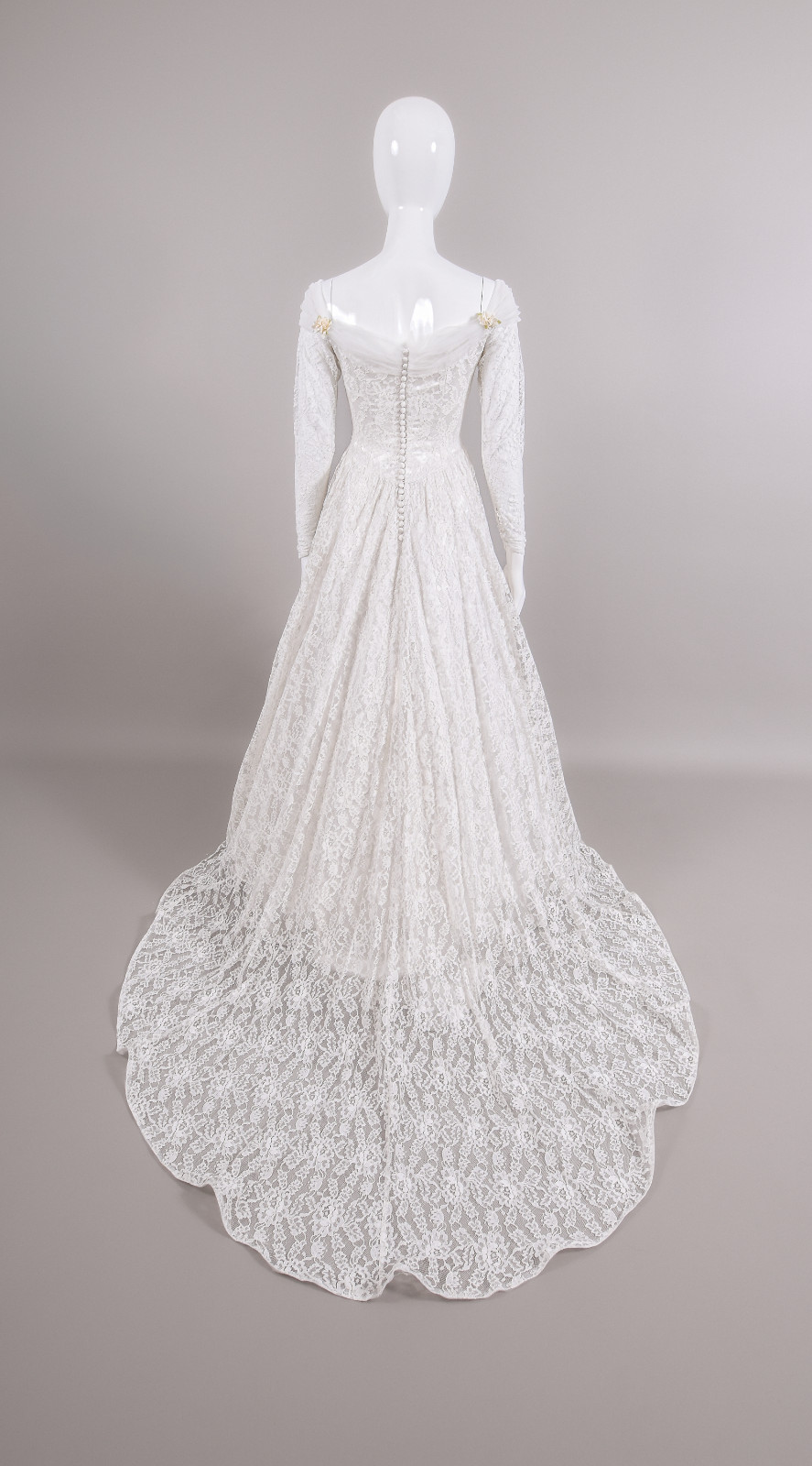 1950s Reimagined Lace Wedding Dress w/Silk Flowers and Trailing Train size 4/6