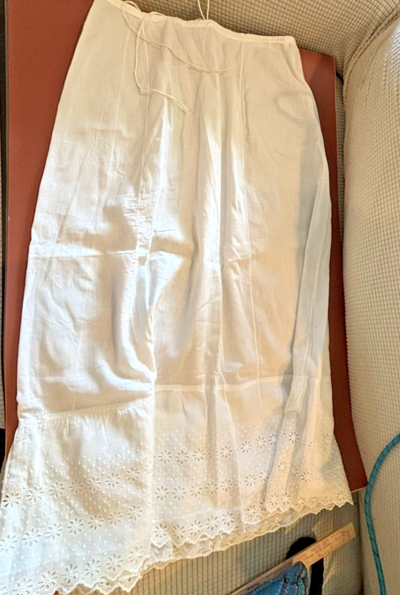 ANT 1910-15 LONG LADY’S COTTON SLIP, EYELET BORDER-STUNNING-FULL LENGTH-TIE WAIS