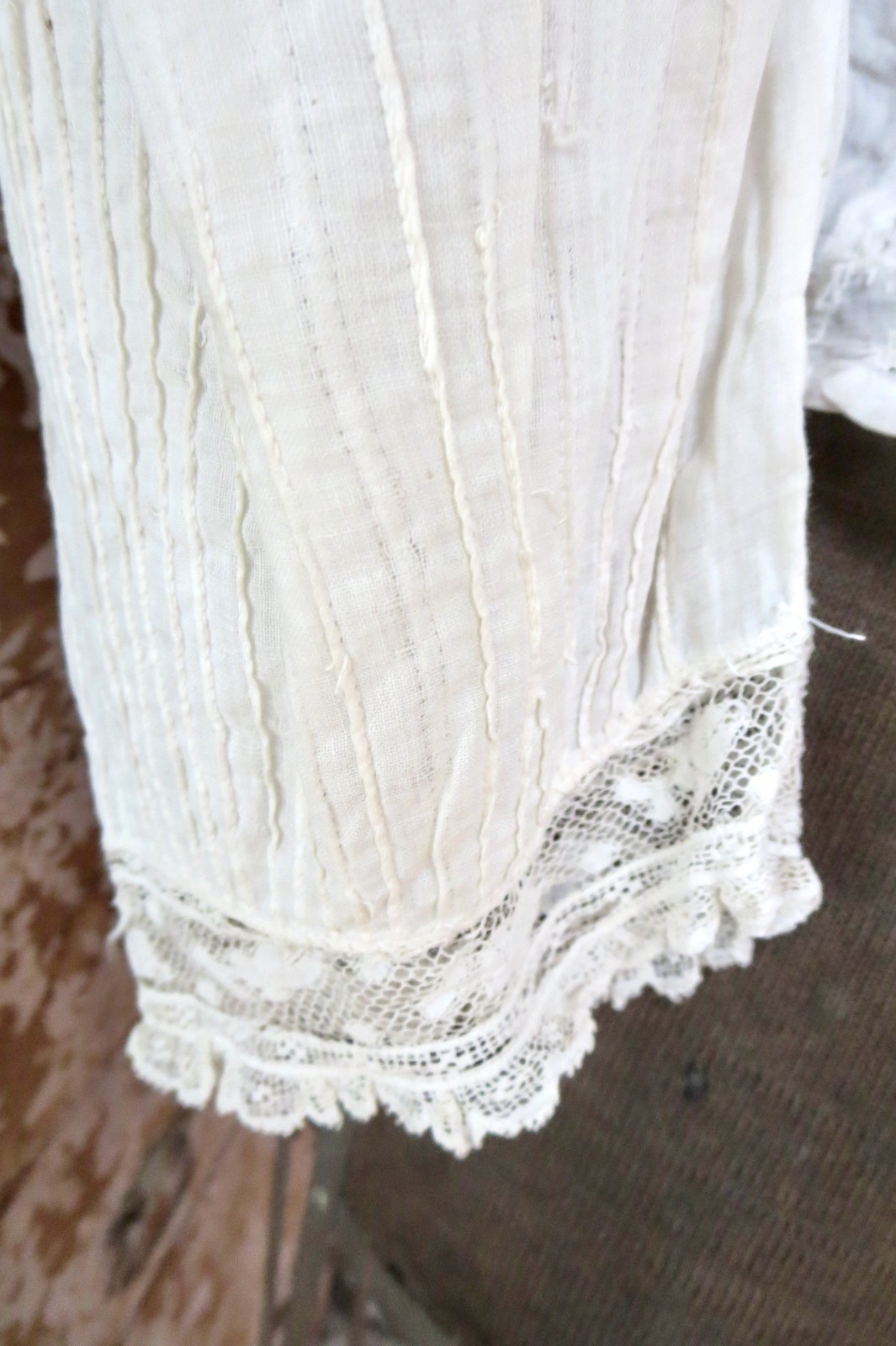 VTG Edwardian White Lace Trimmed Fuchsia Flower Embroidered Shirt Bodice AS IS