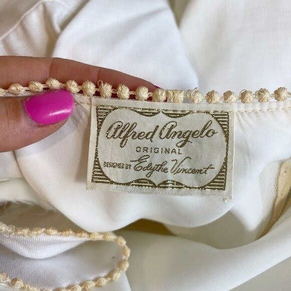 Alfred Angelo Edythe Vincent Vintage Wedding Dress White XS Lace Hook Eye 70s