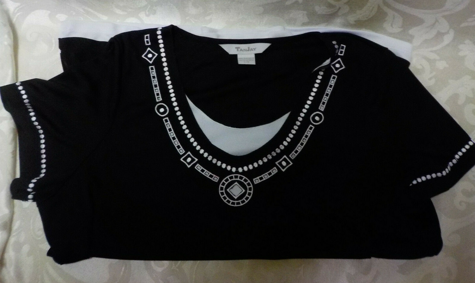 Tanjay Vintage 2 Fer Top Size L Black W White Embroidery Short Sleeve Scoop Neck