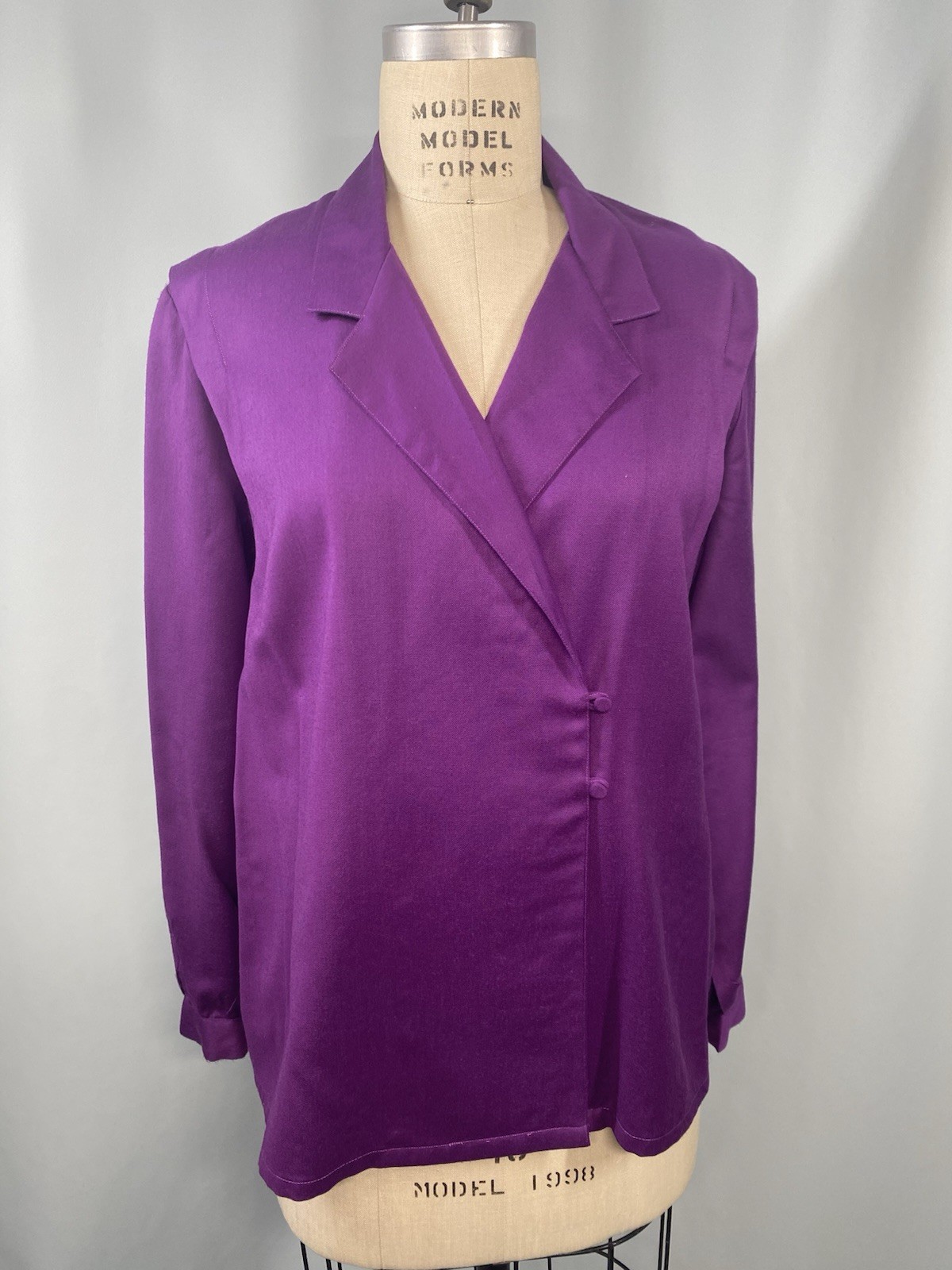 Vintage Women’s Top SIZE LARGE Purple wool classic blouse 60s 70s