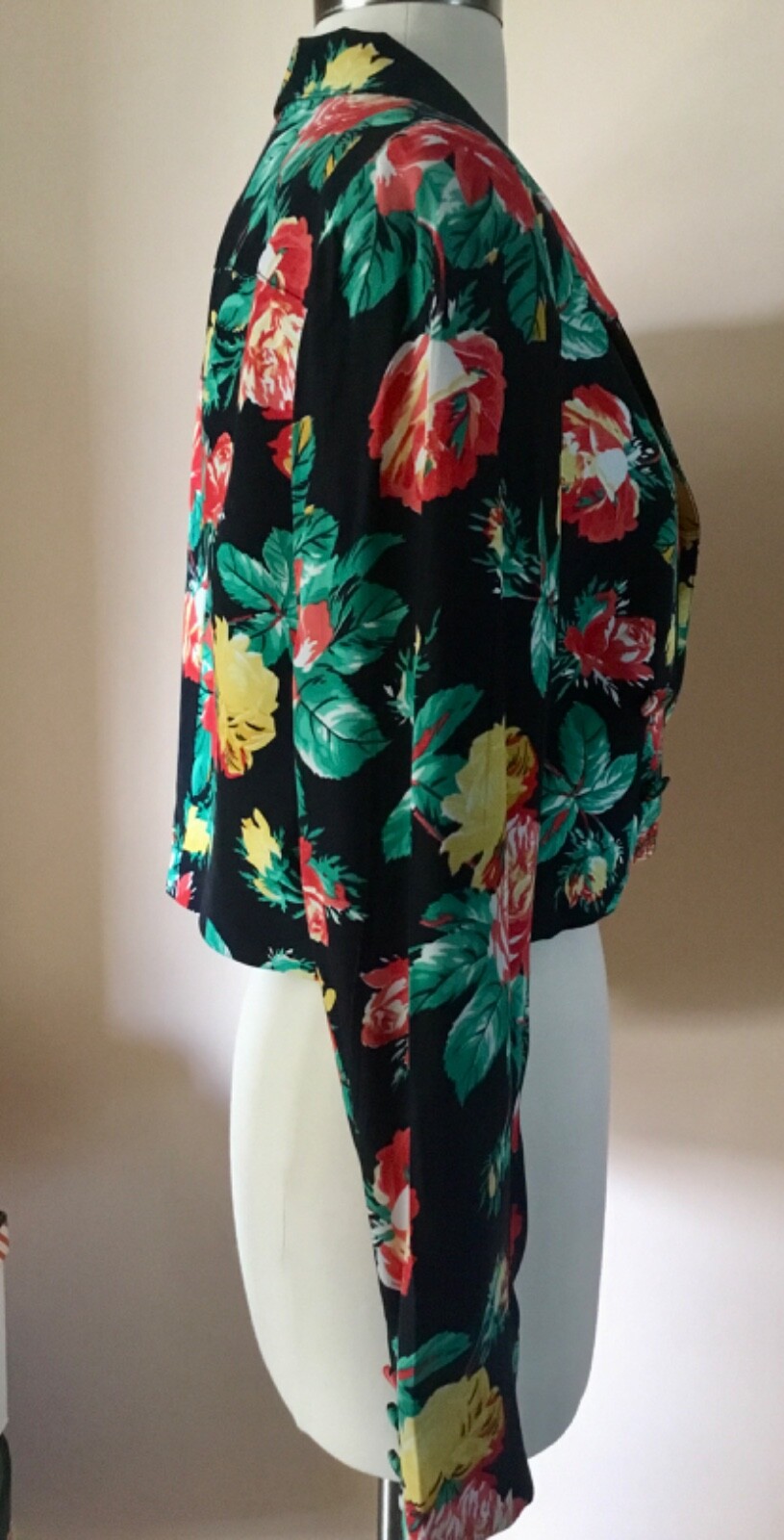 VTG A.B.S. CLOTHING COLLECTION RAYON JACKET SZ SM-PETITE FLORAL ON BLACK USA