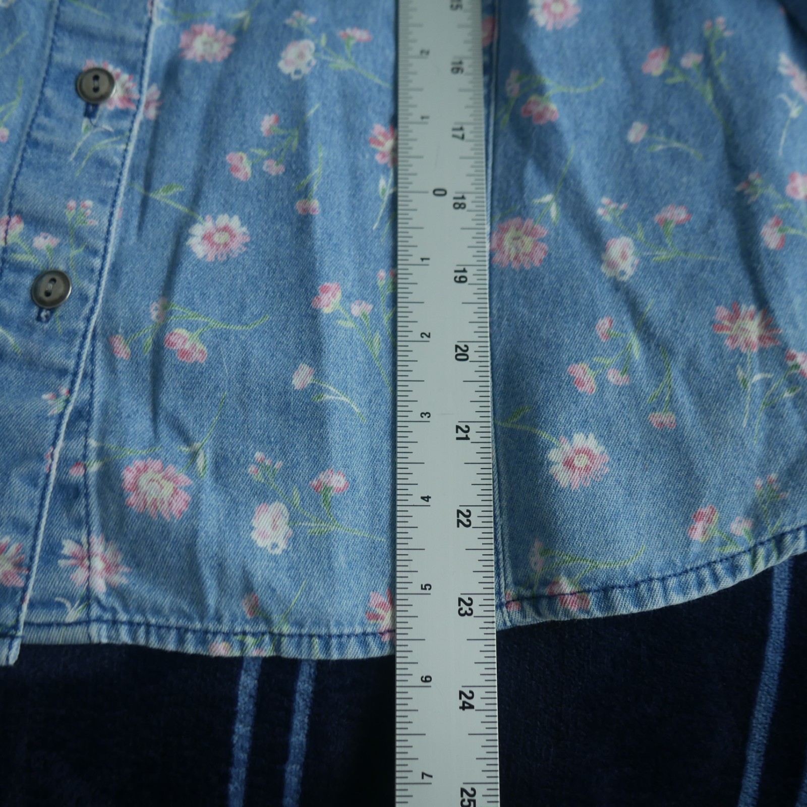 1990s Vintage Floral Denim Shirt Top Blouse Pink Flowers Grunge Cottage sz L