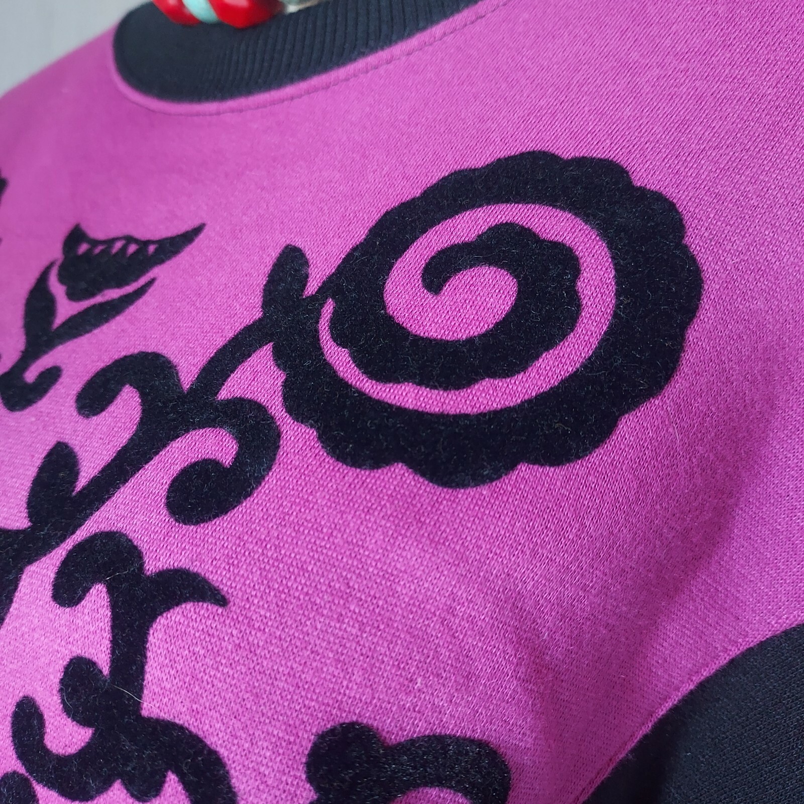 VTG Marcy’n Me Patrick Lee Fleece Lined Sweatshirt Floral Black Purple Chest 46″