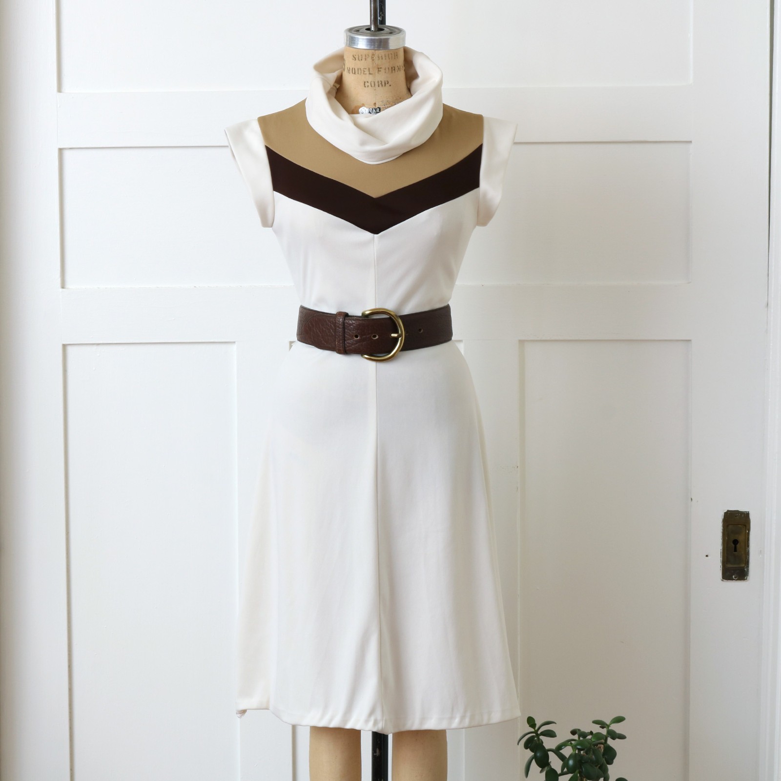 Vintage 1970s Colorblock Cowl Neck Dress Petite Fit S White Brown Dble Knit Poly