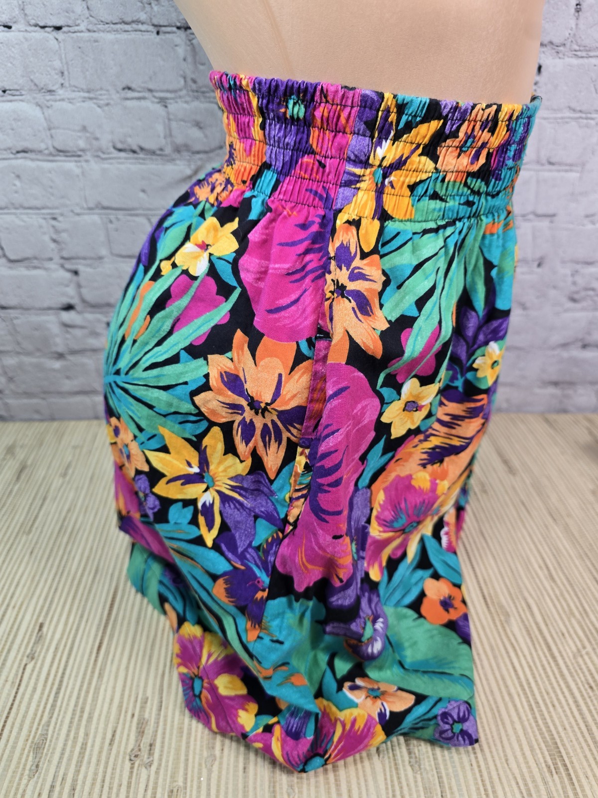 Vintage 80s Medium M Sostanza Multicolor Shorts Stretch Elastic Floral USA Beach