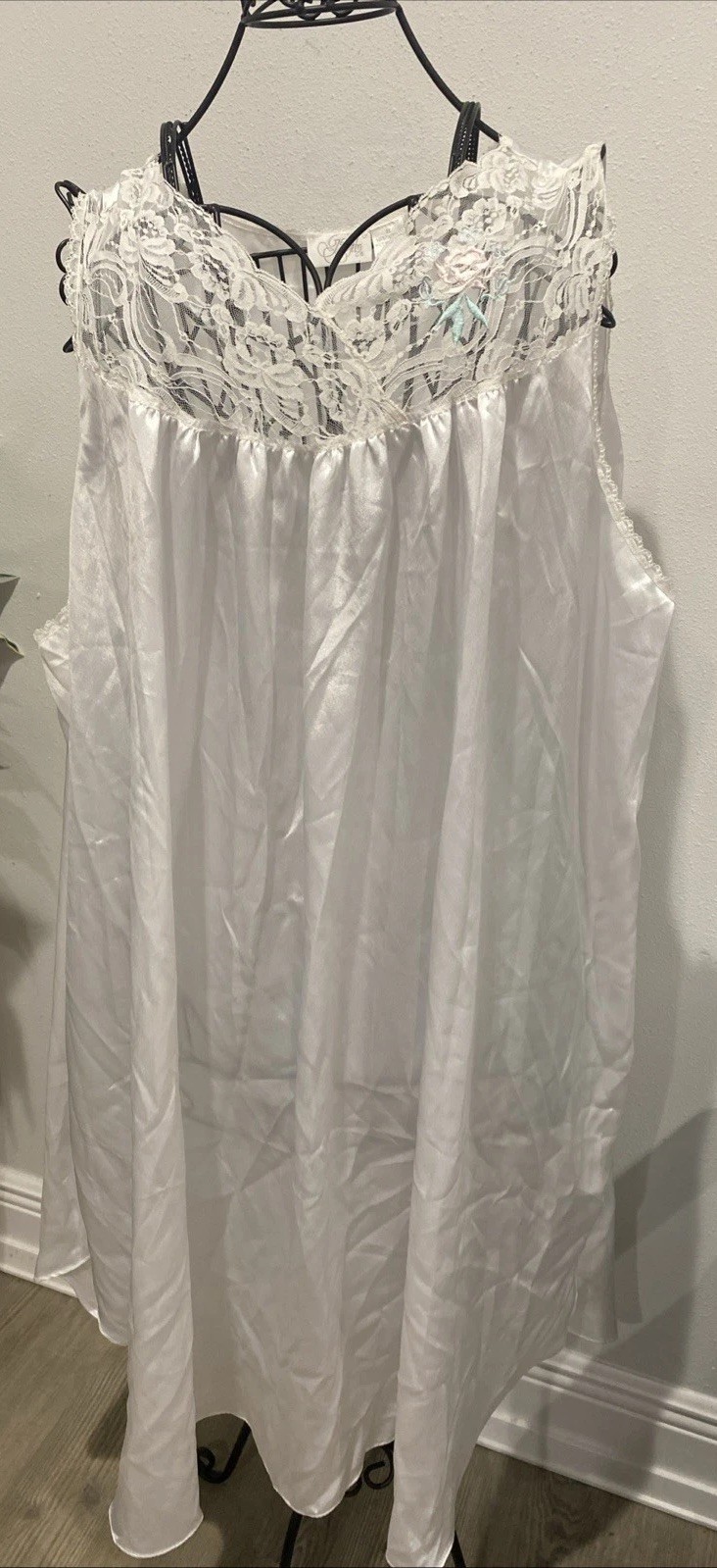 VTG GO SOFTLY Midi Calf Length Satin/ Laced White Nightgown SZ 2X