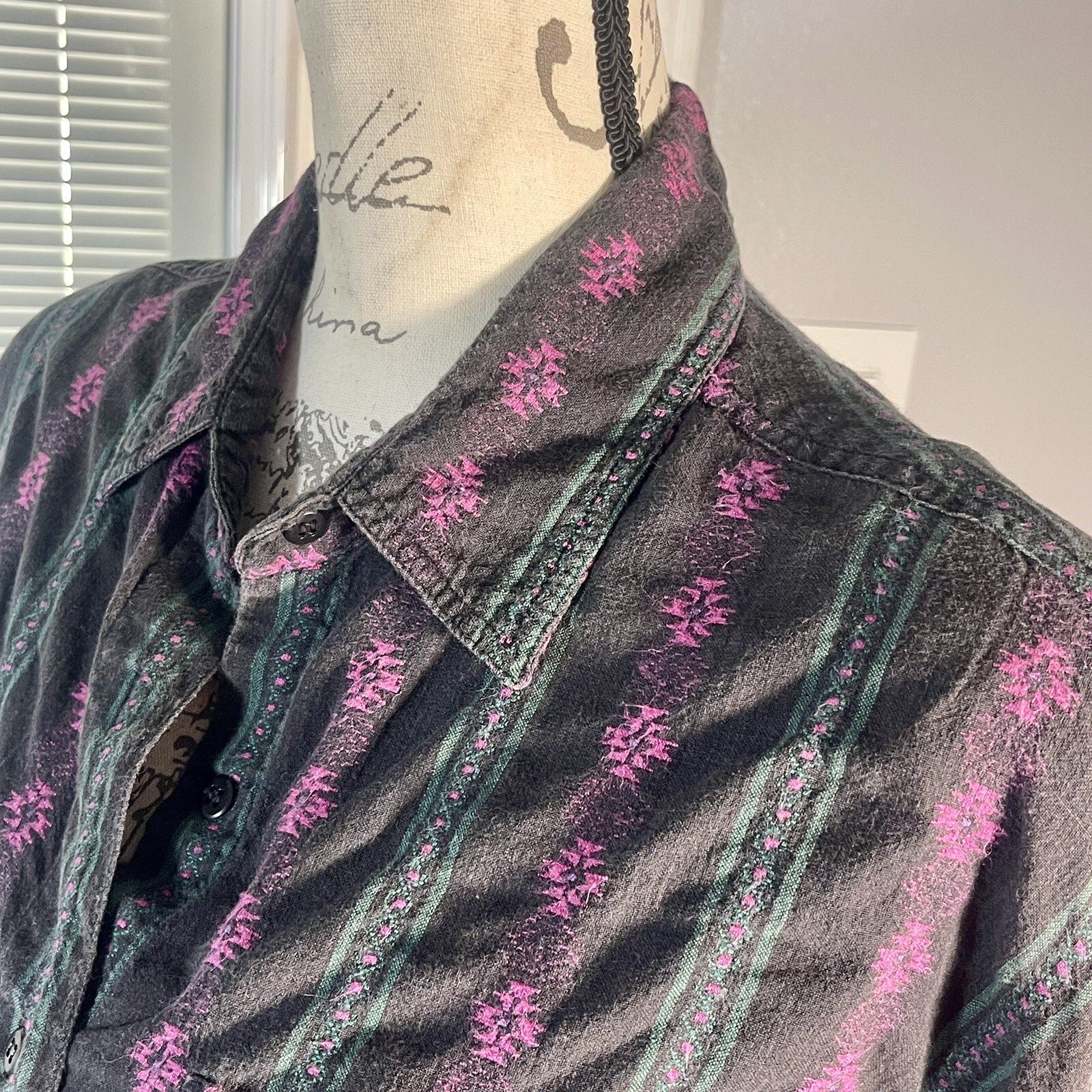 Futures Vtg 90’s Aztec Embroidered Distressed Worn Button Up Grunge Top Sz 1X