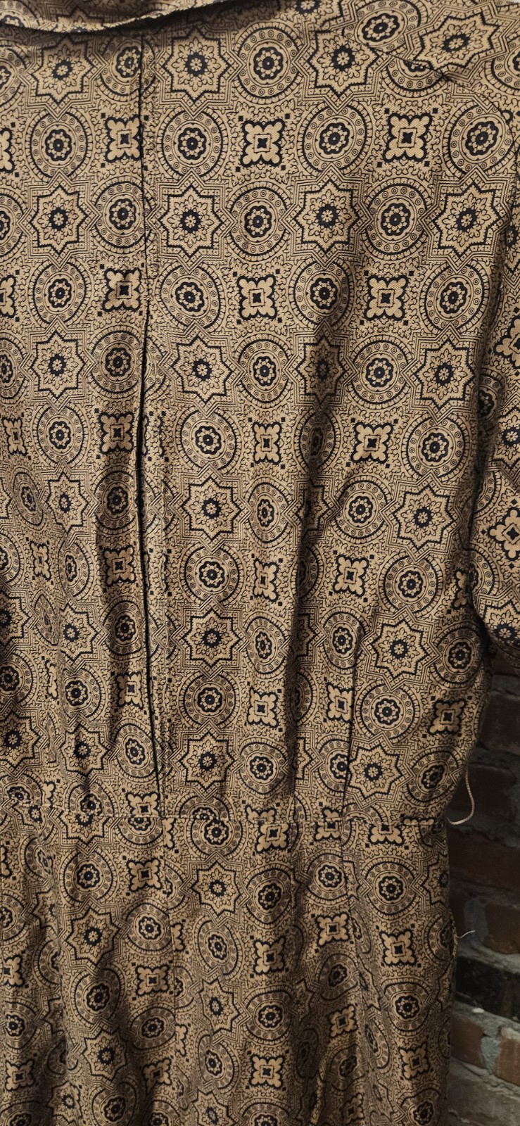Vintage Brown Patterned Shirtwaist With Embroidery & Pockets