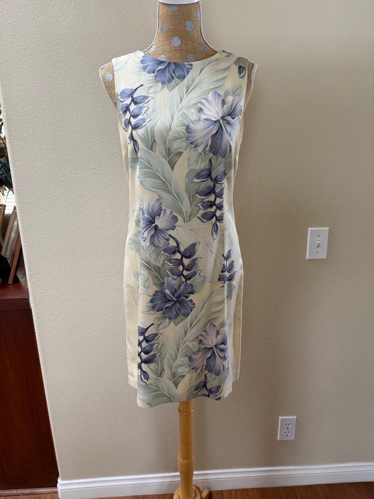 Dress | Floral Hibiscus Print | Tommy Bahama | Size 8