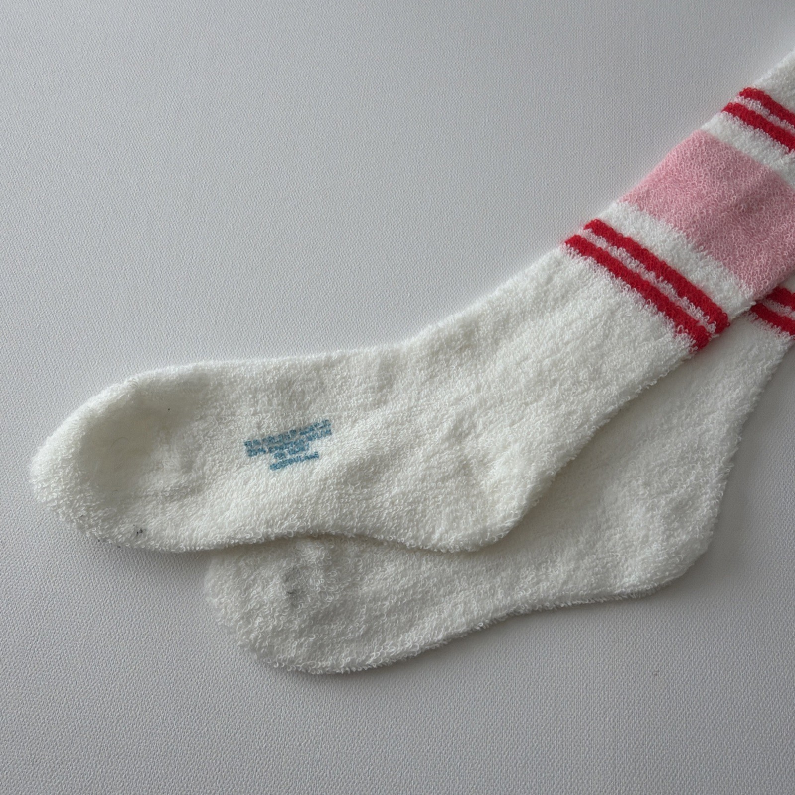 Women’s VTG Socks Crew Over the Calf Pink/Red Striped Acrylic Terry Irreg 8-10.