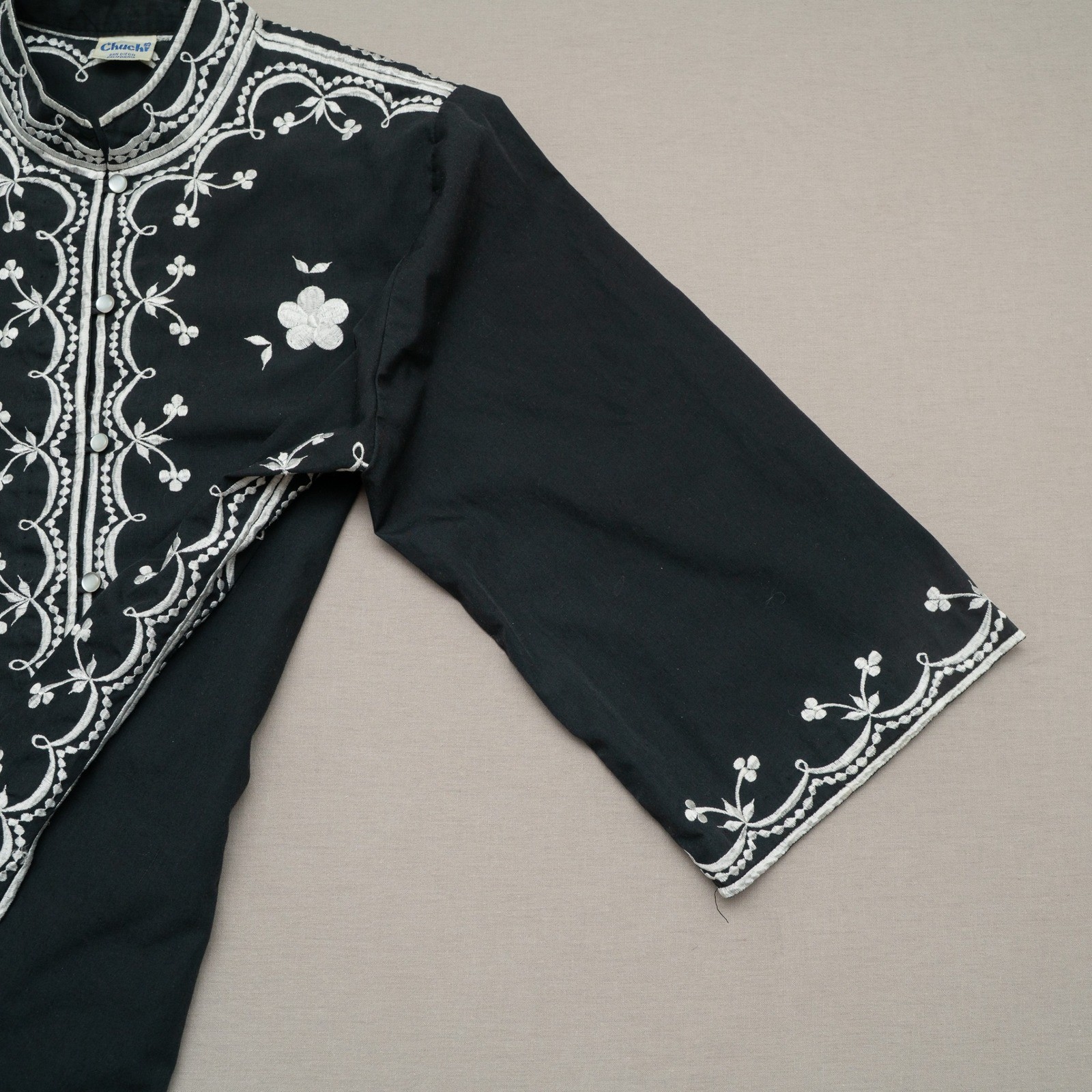 Vintage 70s Chuchi Boho Black White Embroidered Button Up Shirt Jacket Large