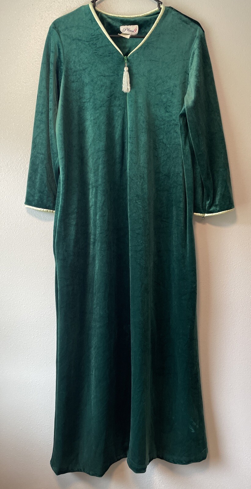 VTG Plaza 9 Size Large Velour Robe Long Nightgown Green With Gold Accents
