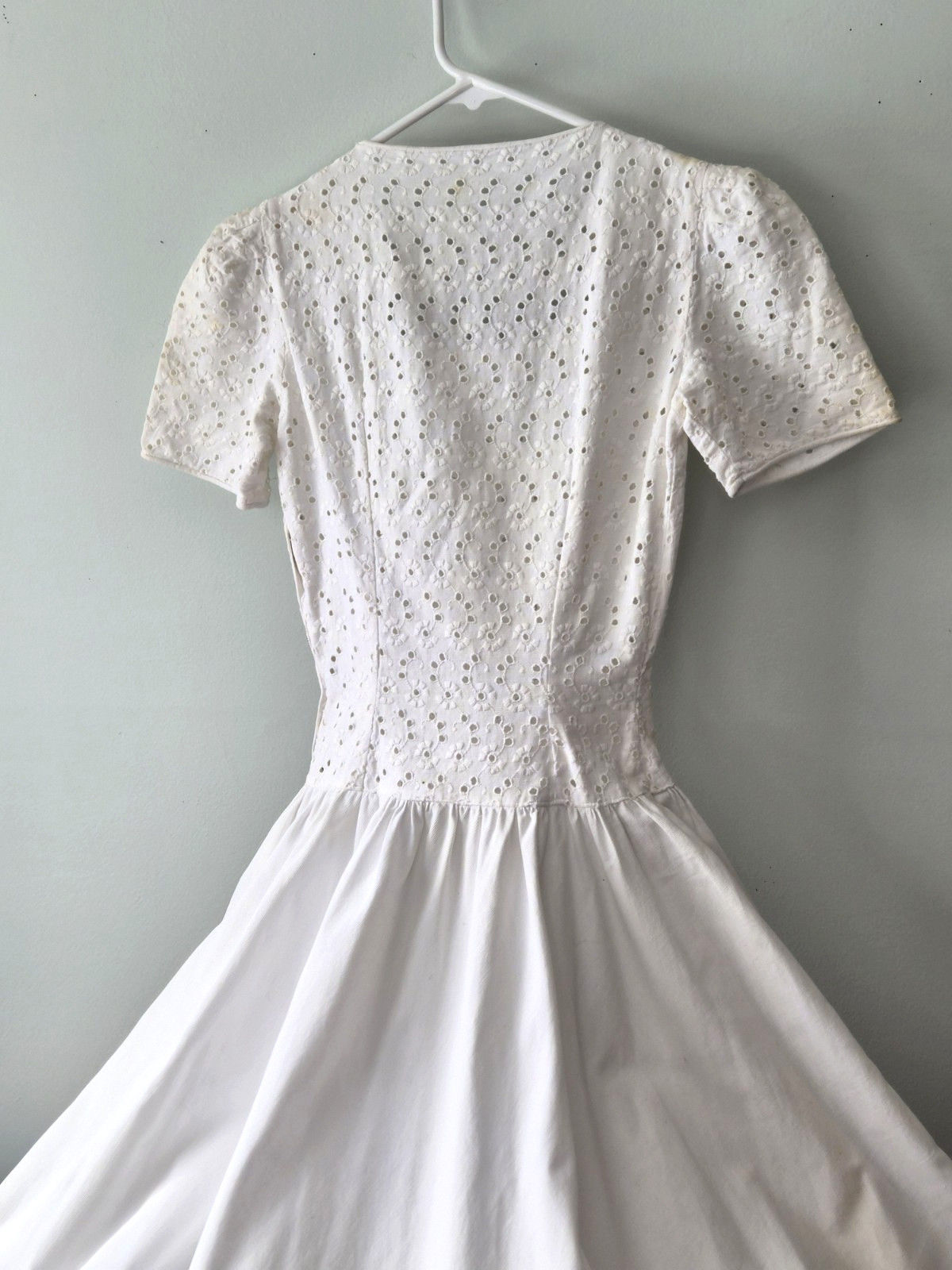Vintage Women’s 1940s-50’s Side Zipper Cotton Eyelet Dress XS, Sweeping Skirt