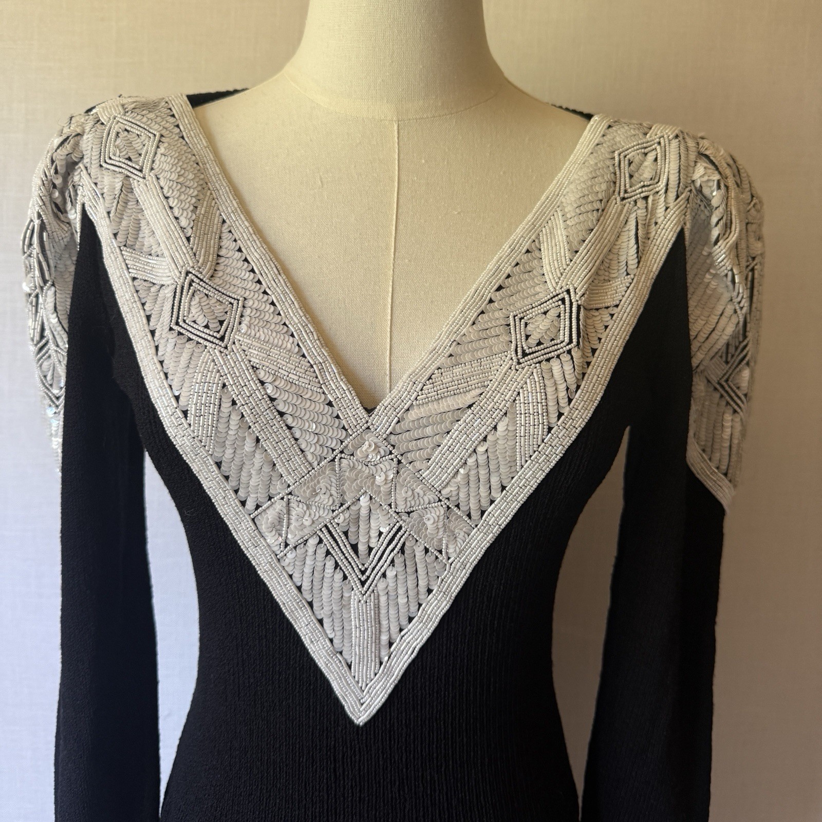 Vintage Saks Fifth Avenue Pat Sandler Wellmore Beaded Sequin Knit Dress 8 Black