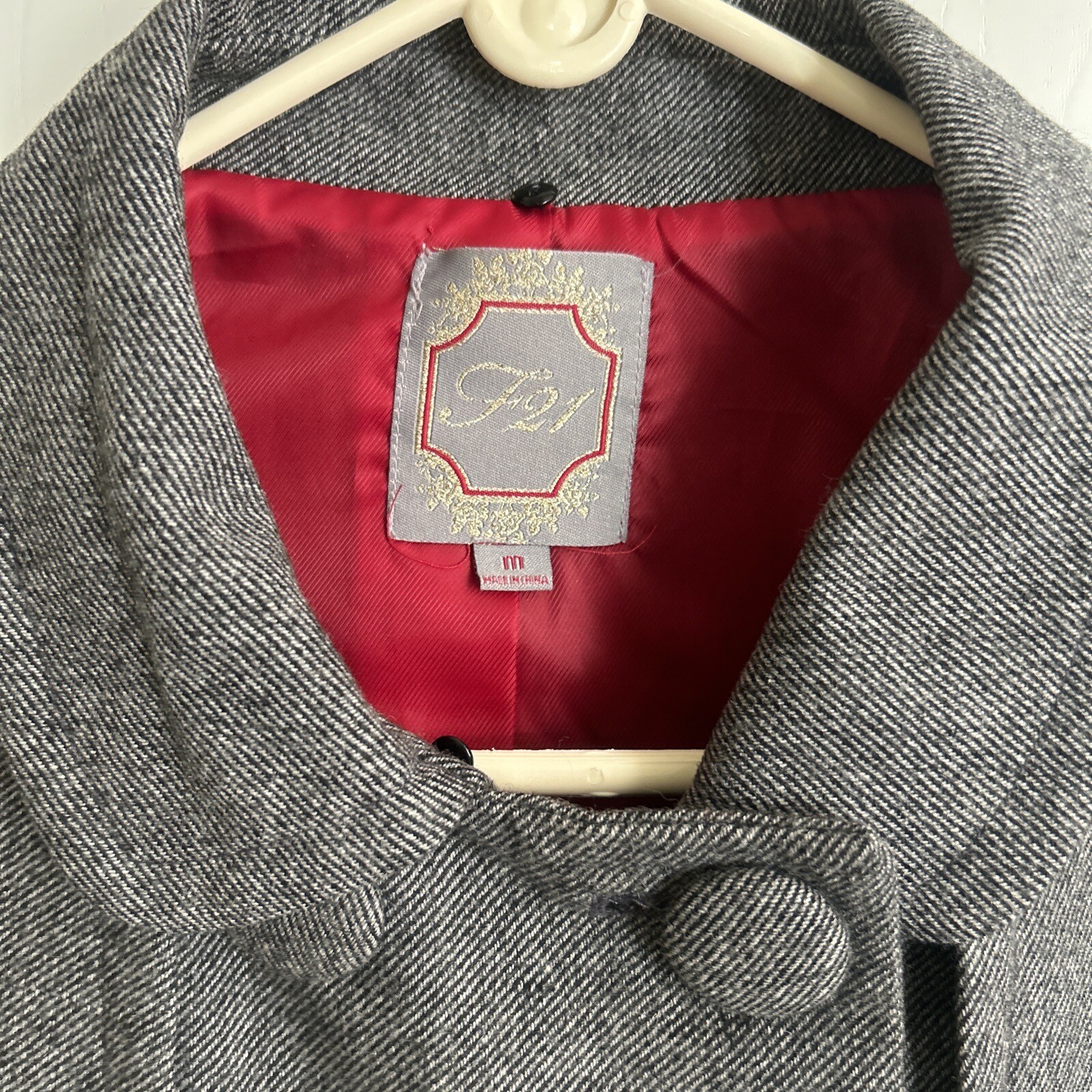 Vintage F21 Ladies Jacket Medium 41% Wool Gray /Red Lining Sleeve Length 24 In.￼