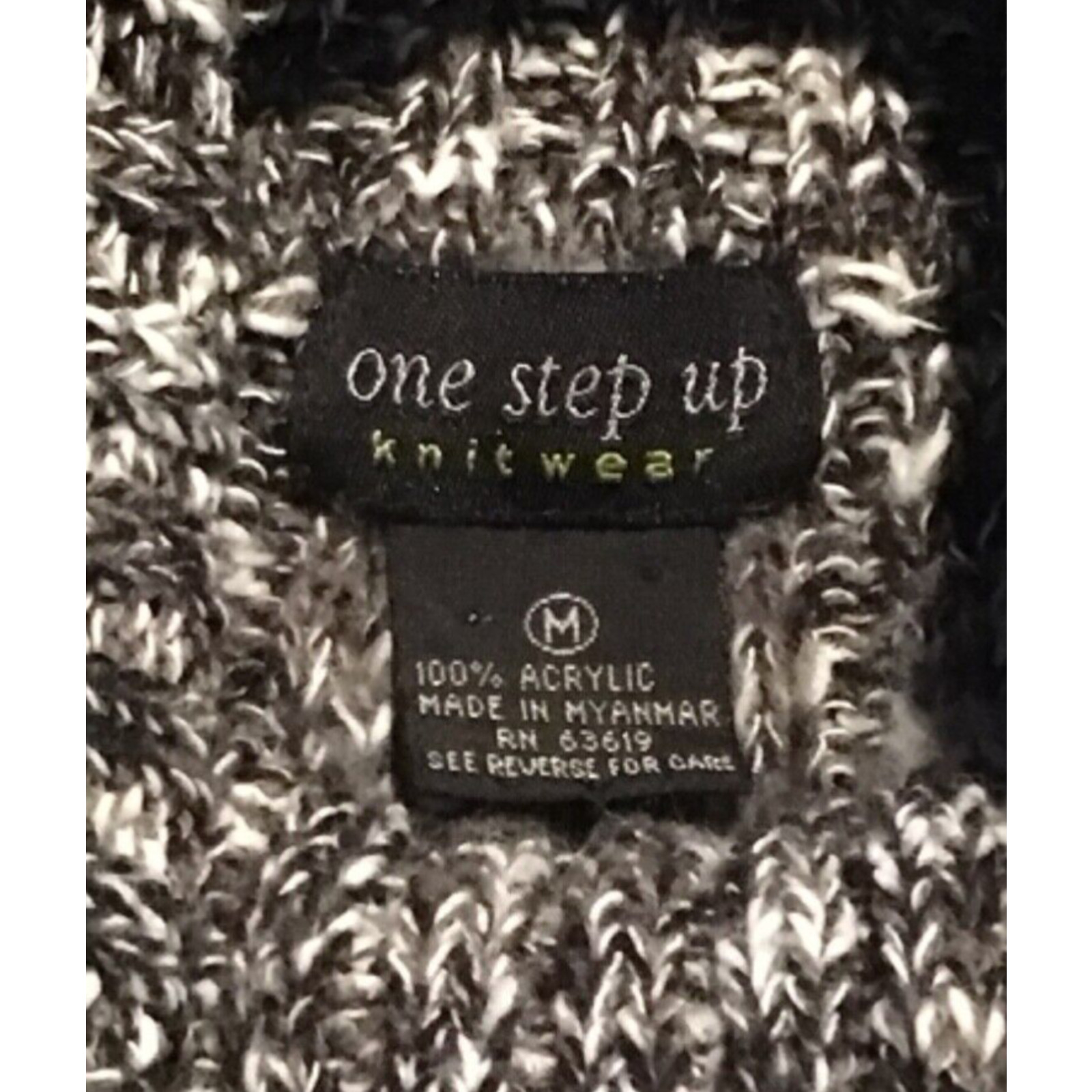 VTG One Step Up Women’s Black & White Pullover Long Sleeve Sweater – Size Medium