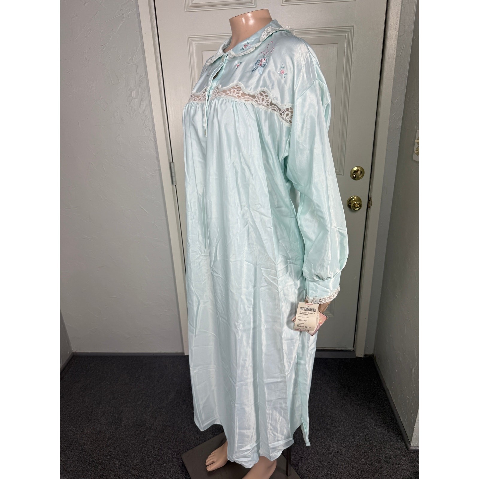 Vintage Barbizon Nightgown Small petite Satin Floral NOS Embroidered Lace H12