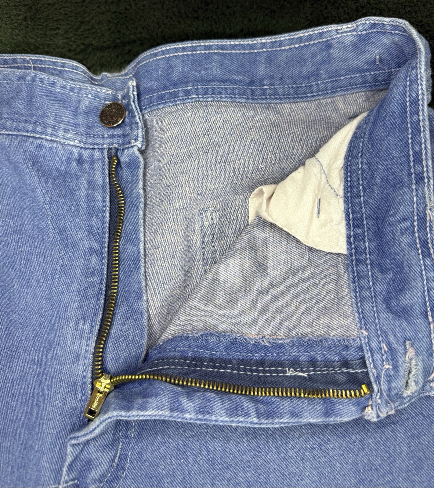 Vintage National Shirt Shops Jeans Machine Embroidered Eagle Jean 32×27 Raw Hem