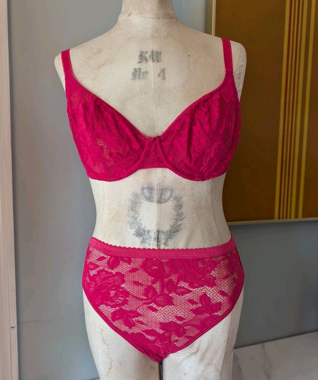 Vintage Victoria’s Secret Signature Lace Set Fuschia 1990s Medium
