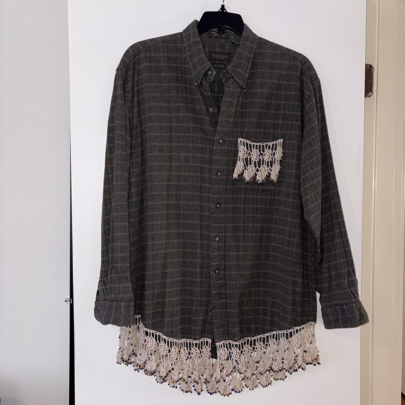REDUCED PRICE & SHIP! Ladies Van Huesen Flannel Shirt, Jacket Embellishments XL