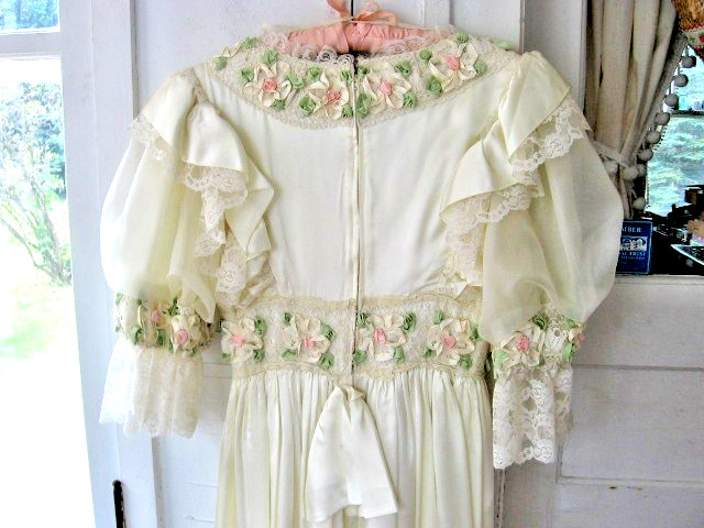 VTG 1980 2pc CREAM GLOSSY SATIN BALL GOWN/LACE-PINK RIBBON FLORAL-9-10-LACE HAT