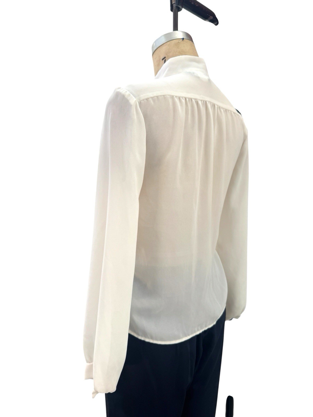 VINTAGE Rayon Blouse Womens Size Medium Shirt Off White Plastic Buttons